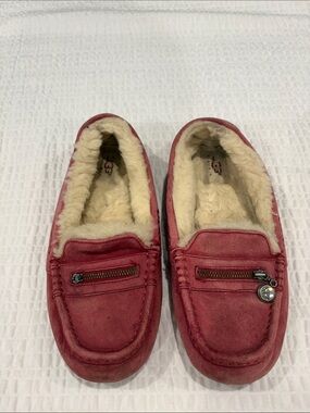 UGG Women's Ansley Charm Raspberry Suede Shearling Slippers
Size 7